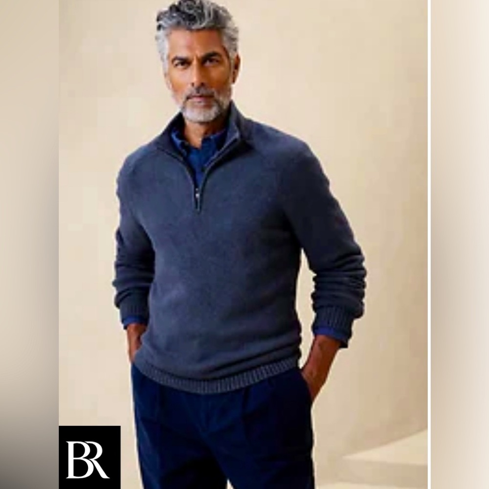NWT Banana Republic Factory half zip color blue size L